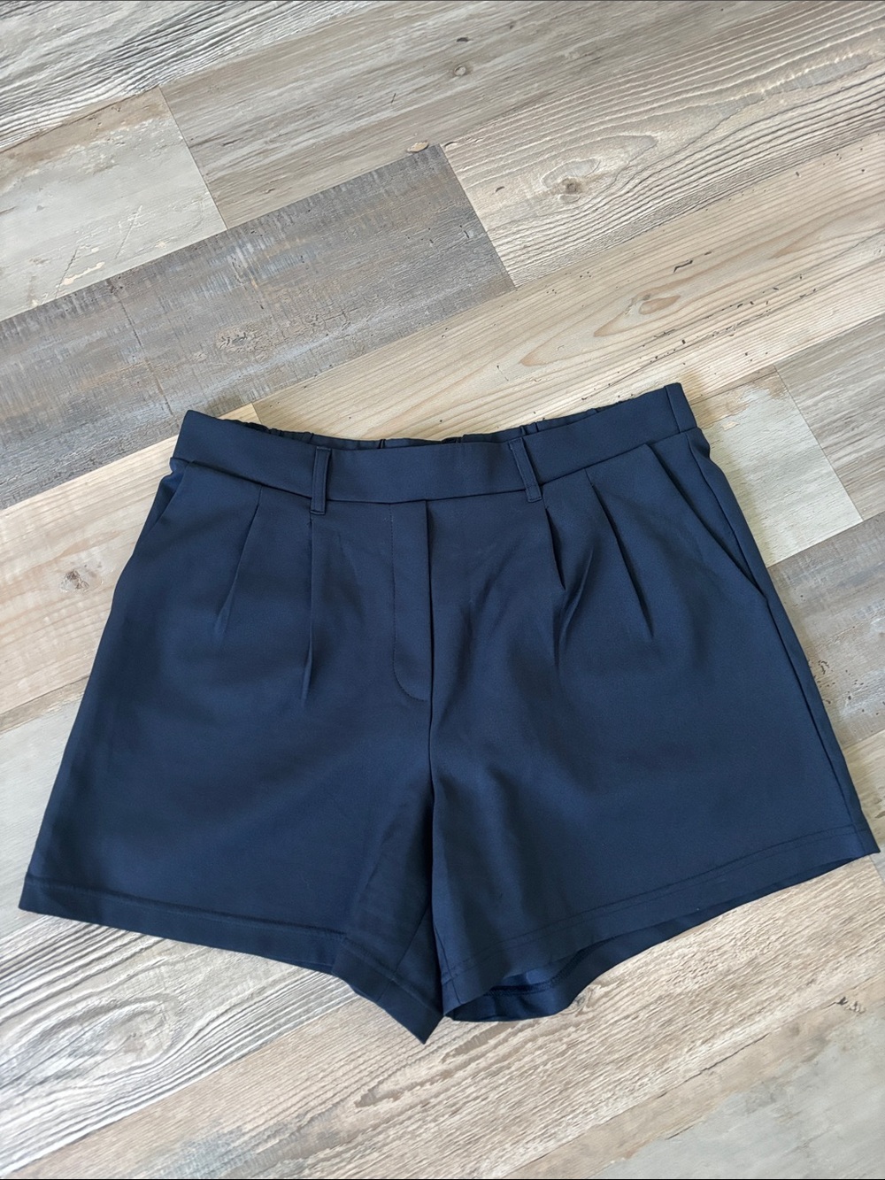 32 Degrees Navy Pleated High-Waist Women's Shorts